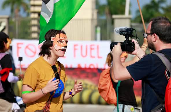 Protesta al Vertice dei Popoli Oltre i Combustibili Fossili a Santa Marta, Colombia, aprile 2026