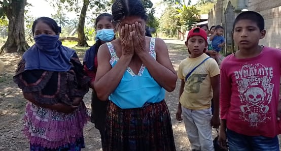 Dopo un raid nella comunità Maya Q'eqchi di Chinabal Alto, le donne esprimono il loro dolore, la loro paura e la loro indignazione.