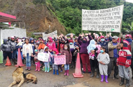 Protesta contro l'estrazione mineraria nella parrocchia di Buenos Aires, cantone Urcuquí, provincia di Imbabura, Ecuador.