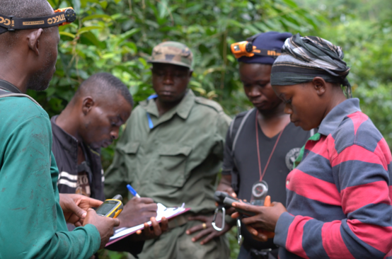 Donne guardians ecologiche di pattuglia nel Parco nazionale di Grebo-Krahn, in Liberia.