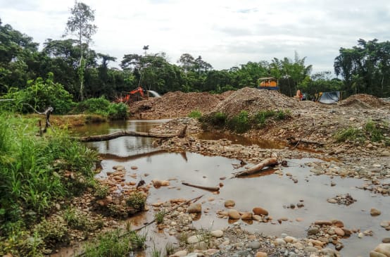 Distruzione di terreni per l'estrazione dell'oro, Ecuador