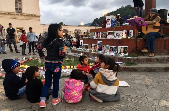 Atto in memoria di Berta Cáceres, sei anni dopo il suo assassinio, a San Cristóbal de las Casas (Messico).