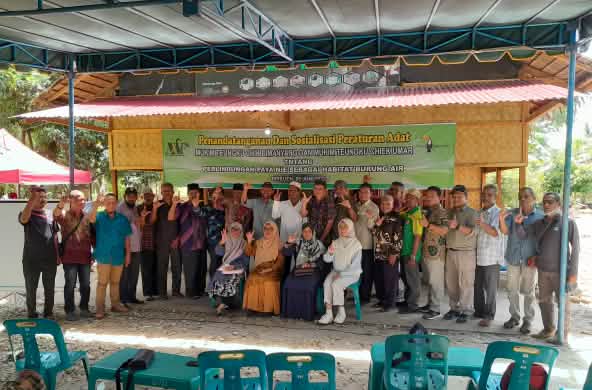 Foto di gruppo della ONG Aceh Wetland Foundation