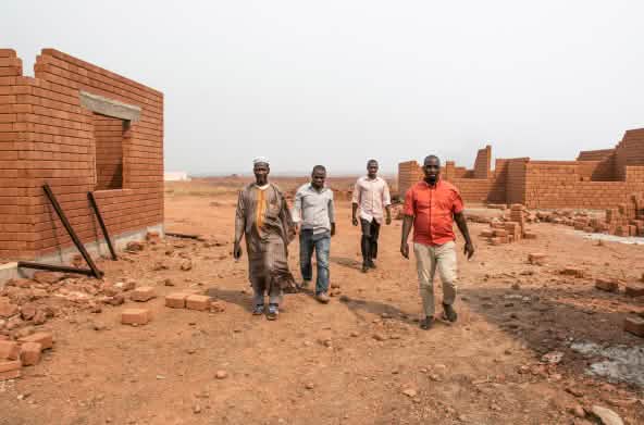 I membri della comunità di Hamdallaye costretti a trasferirsi dalla miniera di bauxite di Sangaredi