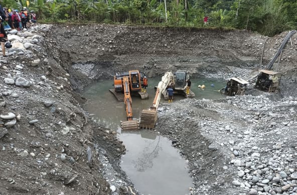 Scavi minerari per la ricerca e l'estrazione dell'oro nell'Amazzonia ecuadoriana