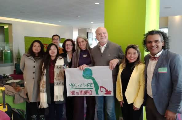 Guadalupe Rodríguez di Salva la Selva-Salviamo la Foresta con i colleghi della rete YLNM e di altre organizzazioni e il relatore speciale delle Nazioni Unite, Michel Forst.