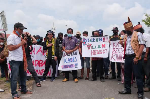 Manifestazione per chiedere: Libertà per Willem Hengki! Tribunale di di Palangkaraya, 14 giugno 2022