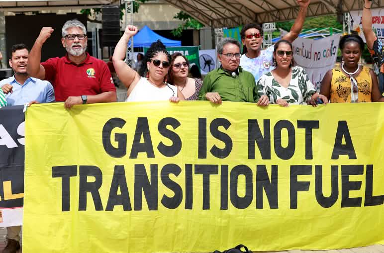 Manifestazione in Colombia durante il Vertice dei Popoli Oltre i Combustibili Fossili