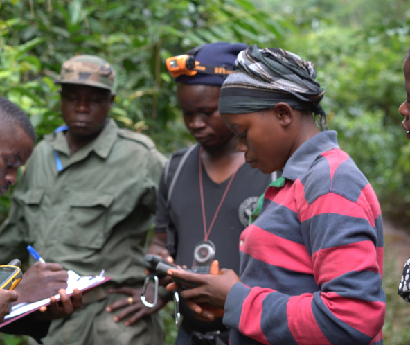 Donne guardians ecologiche di pattuglia nel Parco nazionale di Grebo-Krahn, in Liberia.