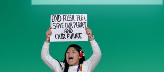 Protesta durante la COP 28: porre fine ai combustibili fossili. Salviamo il nostro pianeta e il nostro futuro