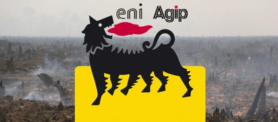 Logo di ENI Agip e sullo sfondo un'immagine di deforestazione
