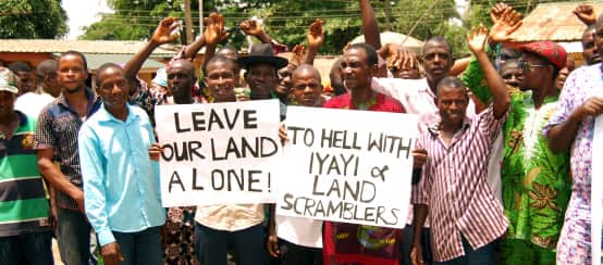 © Okpamakhin Initiative Manifestazione contro una piantagione di palma da olio Okomu in Nigeria