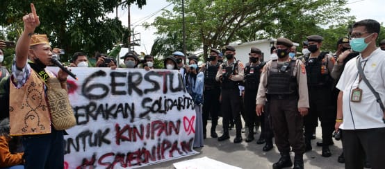 Solidarietà con Kinipan - Salviamo Kinipan (© Save Our Borneo) Solidarietà con il popolo Kinipan del Borneo