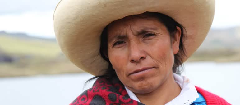 Máxima Acuña, difende la laguna Azul Máxima Acuña difende le lagune di Cajamarca