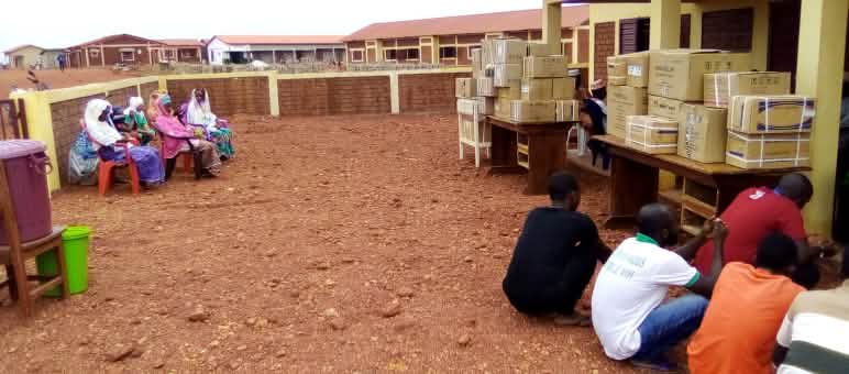 I medicinali sono necessari, ora però bisogna risolvere tutti i problemi causati dall’estrazione mineraria. Arrivano medicinali per la comunità di New Hamdallaye 11 giorni dopo la pressione internazionale sui danni della miniera di bauxite