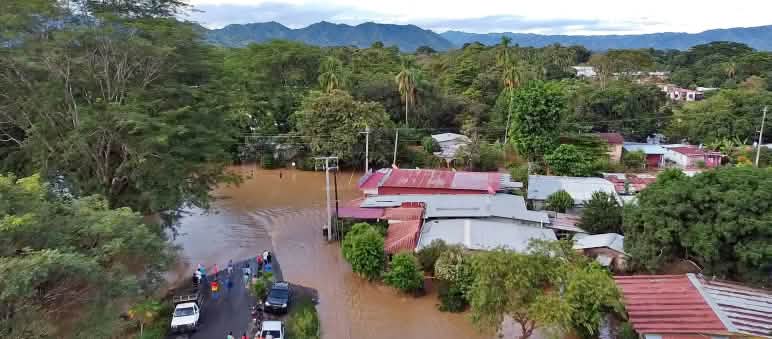 Il cambiamento climatico è visibile: inondazioni a Tonosí, Veraguas, all'inizio del 2023 a causa dello straripamento del fiume Santa María a Panama. Inondazioni a Tonosí, provincia di Veraguas, Panama.