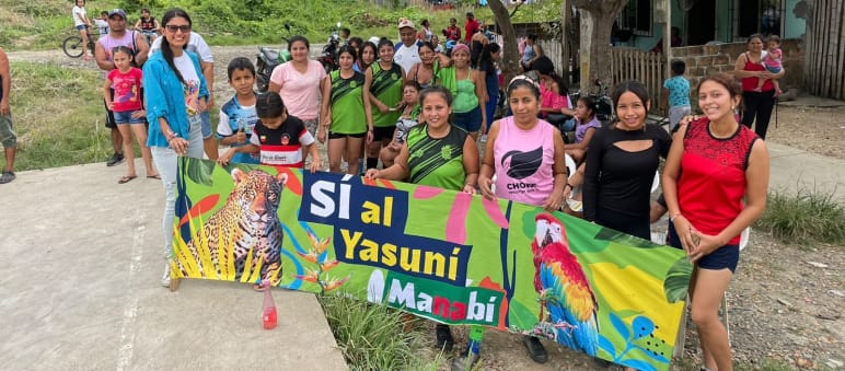 A Chone, Manabí, Ecuador, un gruppo di persone fa campagna per il Sì allo Yasuní nel referendum del 20 agosto 2023.