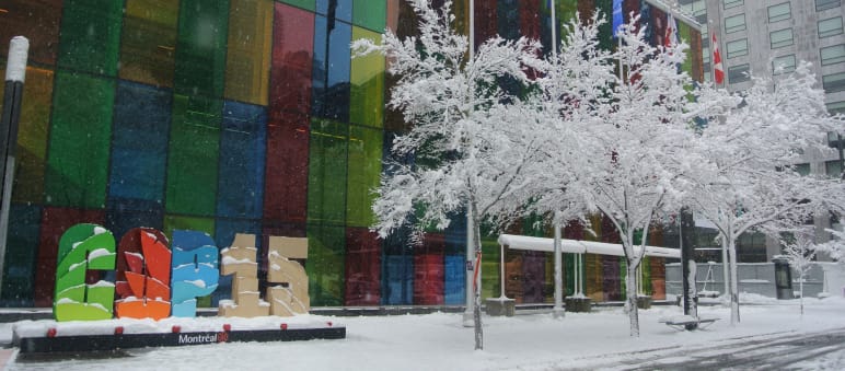 Il Palais des congrès di Montréal sotto la neve Cartello COP15 davanti al Centro Congressi di Montréal
