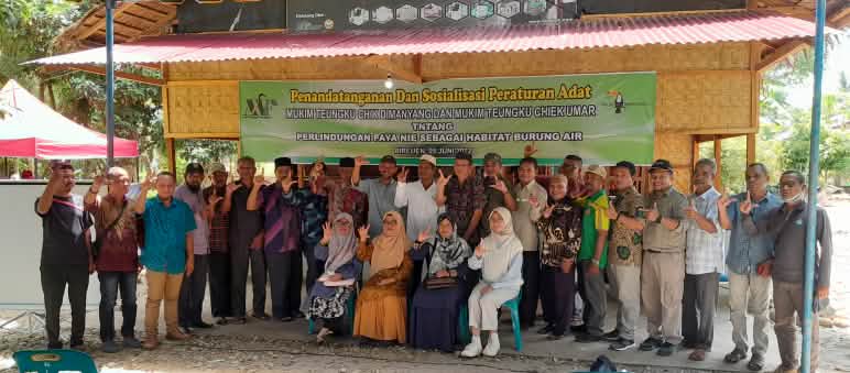 Foto di gruppo della ONG Aceh Wetland Foundation