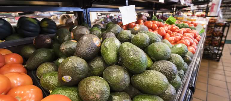 Avocado in un mercato