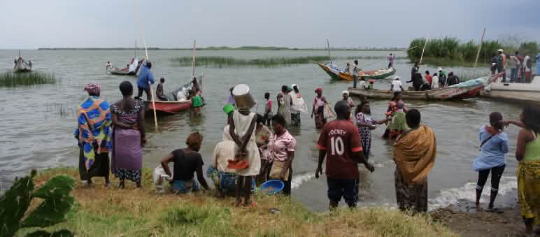 Pescatori nel villaggio di Vitshumbi nel Parco Nazionale dei Virunga.