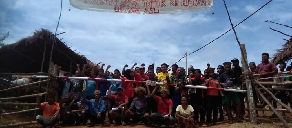 Le comunità indigene bloccano una strada forestale in Malesia occidentale Le comunità indigene bloccano una strada forestale in Malesia occidentale