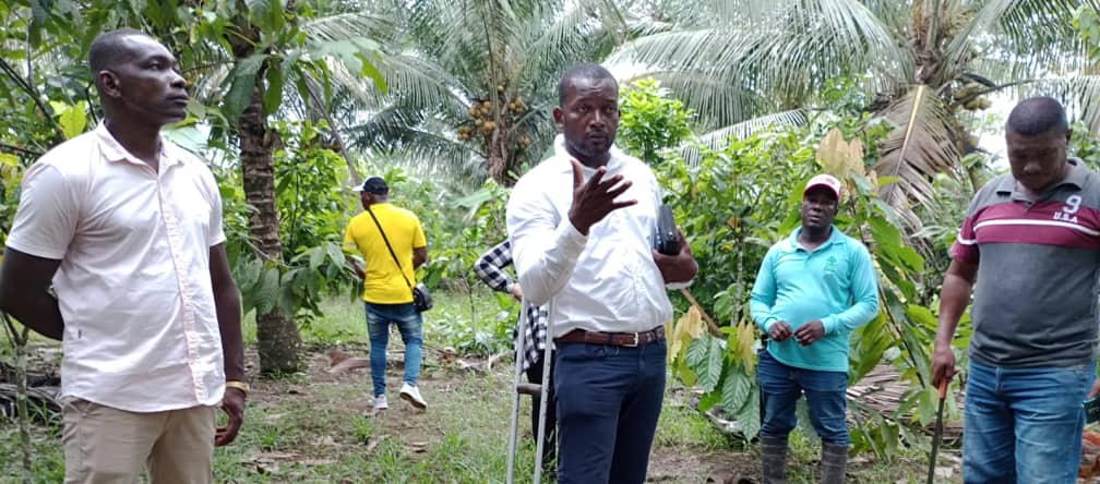 Luis Quintero, presidente della comunità di Barranquilla de San Javier, insieme ad altri abitanti colpiti dall'espansione della palma da olio nella regione sono criminalizzati dall'azienda e dallo Stato.