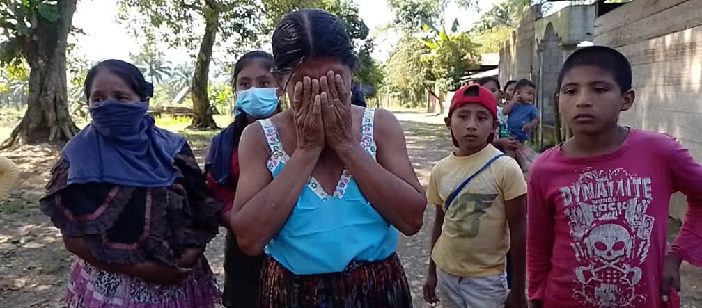 Dopo un raid nella comunità Maya Q'eqchi di Chinabal Alto, le donne esprimono il loro dolore, la loro paura e la loro indignazione.