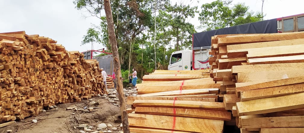 Legno di balsa accatastato