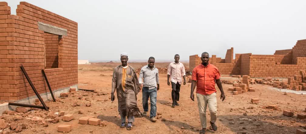 I membri della comunità di Hamdallaye costretti a trasferirsi dalla miniera di bauxite di Sangaredi