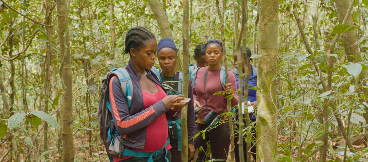 Ecoguardiane di pattuglia nella foresta pluviale della Liberia