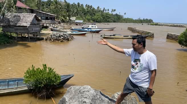 Amien Muhammad, della Alliansi Sulawesi, segnala l’inquinamento causato dall’estrazione di nichel sulle popolazioni costiere dell’isola di Sulawesi.