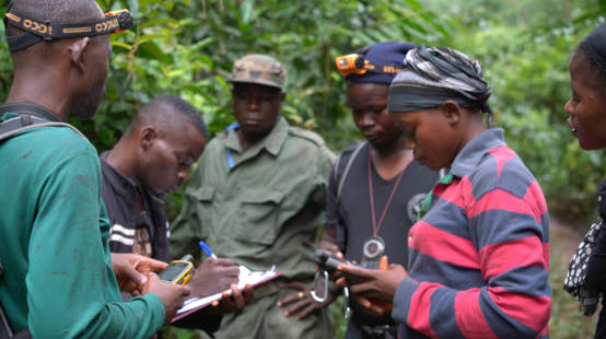 Donne guardians ecologiche di pattuglia nel Parco nazionale di Grebo-Krahn, in Liberia.