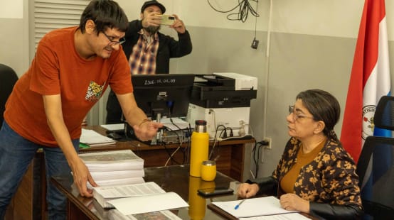 Rappresentante di Tierra Libre durante un'audizione presso l'Instituto Paraguayo del Indígena