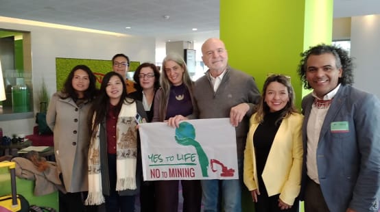 Guadalupe Rodríguez di Salva la Selva-Salviamo la Foresta con i colleghi della rete YLNM e di altre organizzazioni e il relatore speciale delle Nazioni Unite, Michel Forst.