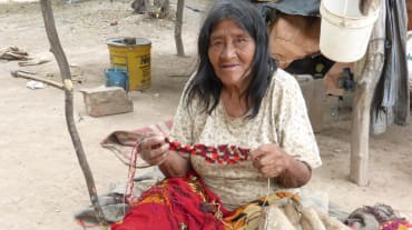 Donna artigiana della comunità Wonta-Santa Rosa