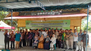 Foto di gruppo della ONG Aceh Wetland Foundation