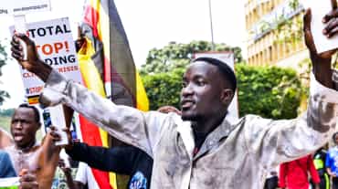 Manifestazione contro l'EACOP a Kampala