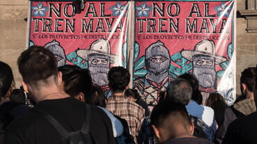 Uno striscione " No al Tren Maya"