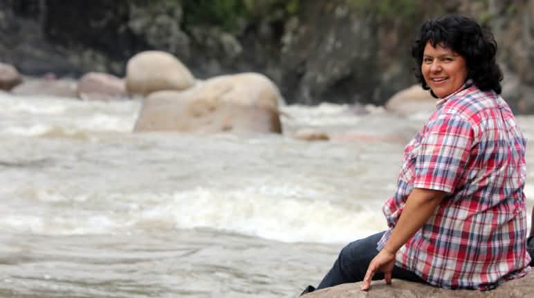 Berta Cáceres nel fiume Gualcarque Berta Cáceres