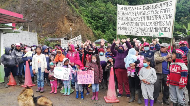 Protesta contro l'estrazione mineraria nella parrocchia di Buenos Aires, cantone Urcuquí, provincia di Imbabura, Ecuador.