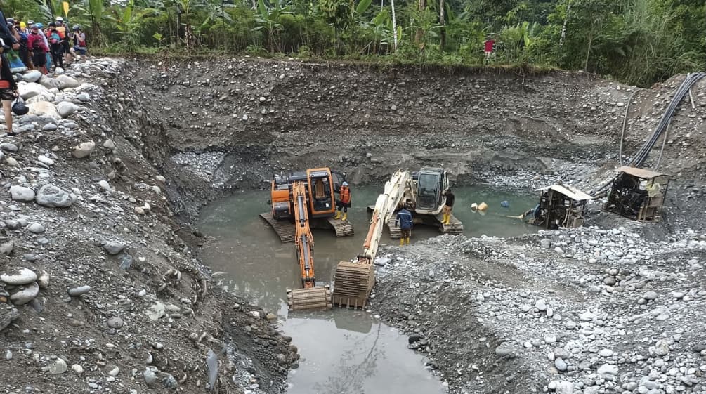 Le donne di Cajamarca in Perù difendono la vita, la terra e l'acqua Scavi minerari per la ricerca e l'estrazione dell'oro nell'Amazzonia ecuadoriana