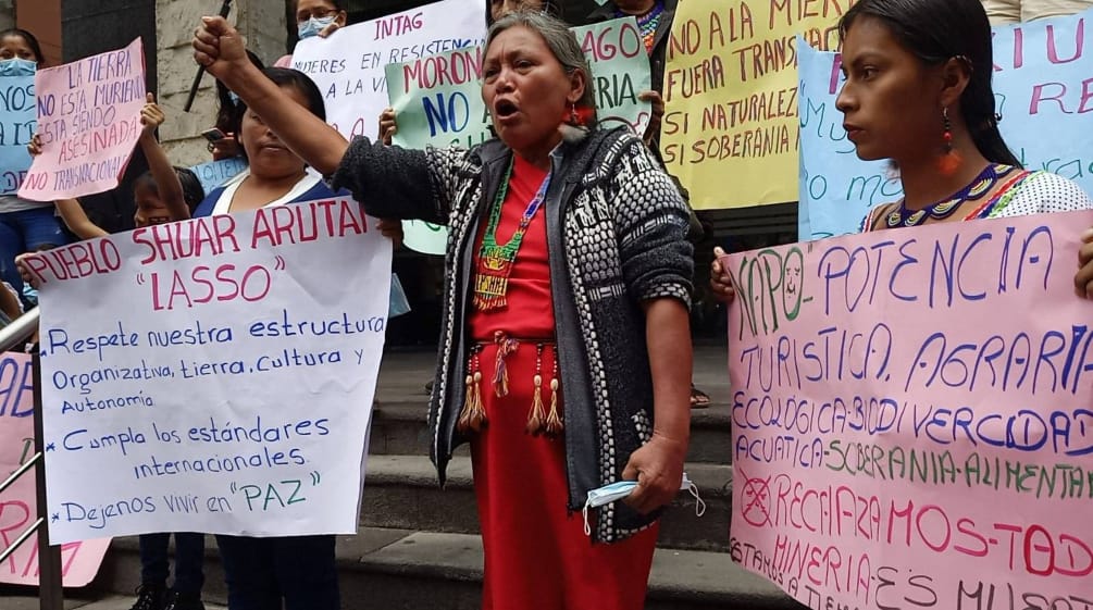 Protesta contro l'attività mineraria in Ecuador, davanti alla sede del Ministero dell'Ambiente Protesta contro l'attività mineraria in Ecuador, davanti alla sede del Ministero dell'Ambiente