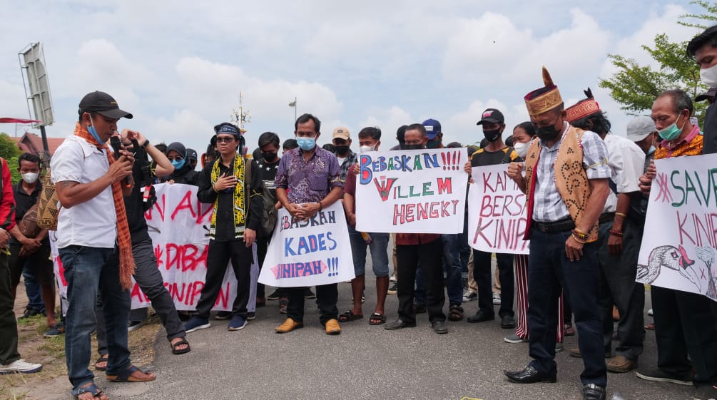 Manifestazione per chiedere: Libertà per Willem Hengki! Tribunale di di Palangkaraya, 14 giugno 2022