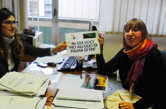 Consegnate le firme contro la raffineria di ENI a Marghera (VE)