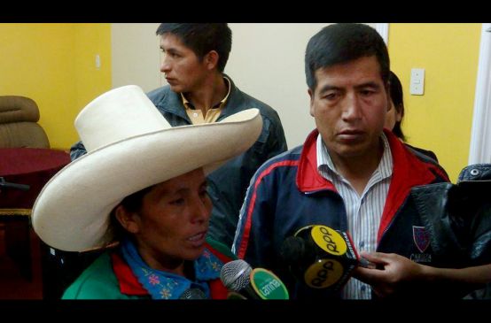 Máxima Acuña de Chaupe intervistata dopo la decisione di rinviare l'udienza del 20 novembre 2014