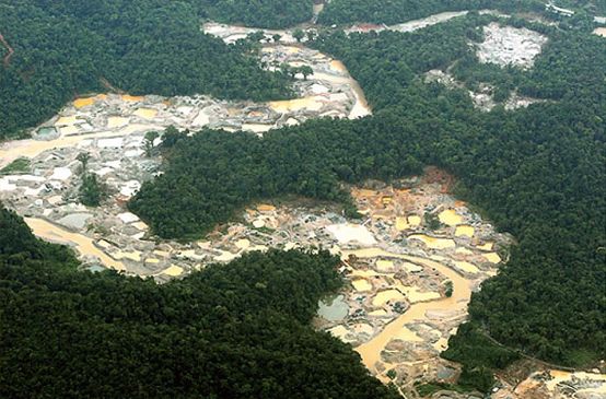 La devastazione dell'attivita' mineraria in Colombia, il fiume Daga nella regione del Valle