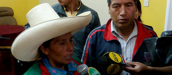 Máxima Acuña de Chaupe intervistata dopo la decisione di rinviare l'udienza del 20 novembre 2014