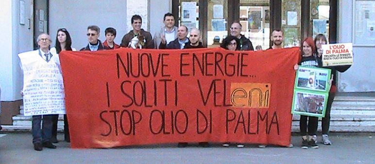 Earth Riot, Salviamo la Foresta, Zeroenergy Veneto e Antispecisti Pratesi insieme a Marghera Manifestanti contro la bioraffineria dell' ENI a Venezia