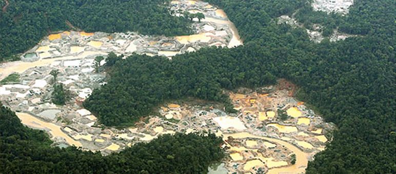 La devastazione dell'attivita' mineraria in Colombia, il fiume Daga nella regione del Valle